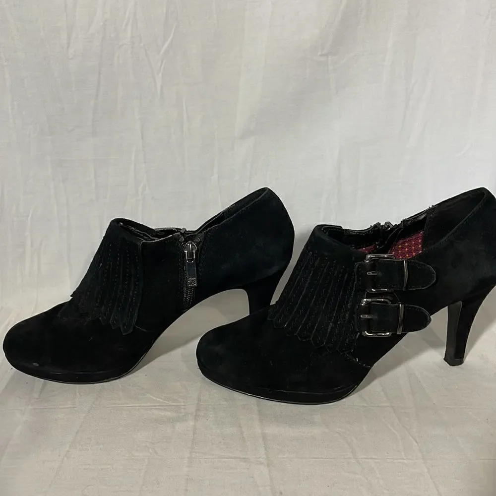 Anne Klein  ankle boot heals